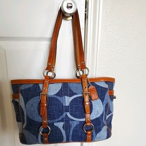 Coach Signature Gallery Tote